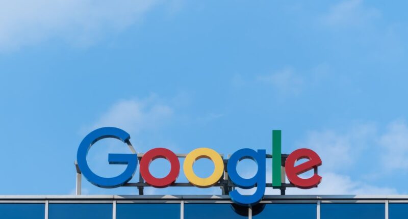 Neue Google Merchant Center-Richtlinie: KI-generierte Reviews gelten als Spam